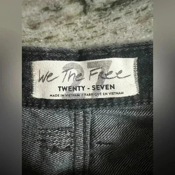 We The Free Women’s Black Makai High Waisted Cut Off Distressed Denim Shorts - Picture 5 of 8